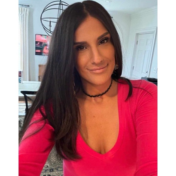 Meet your Posher, Gina Marie🐝 - Picture 8 of 16